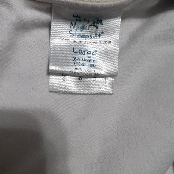 Magic Large Baby Sleepsuit in soft yellow - Picture 2 of 2